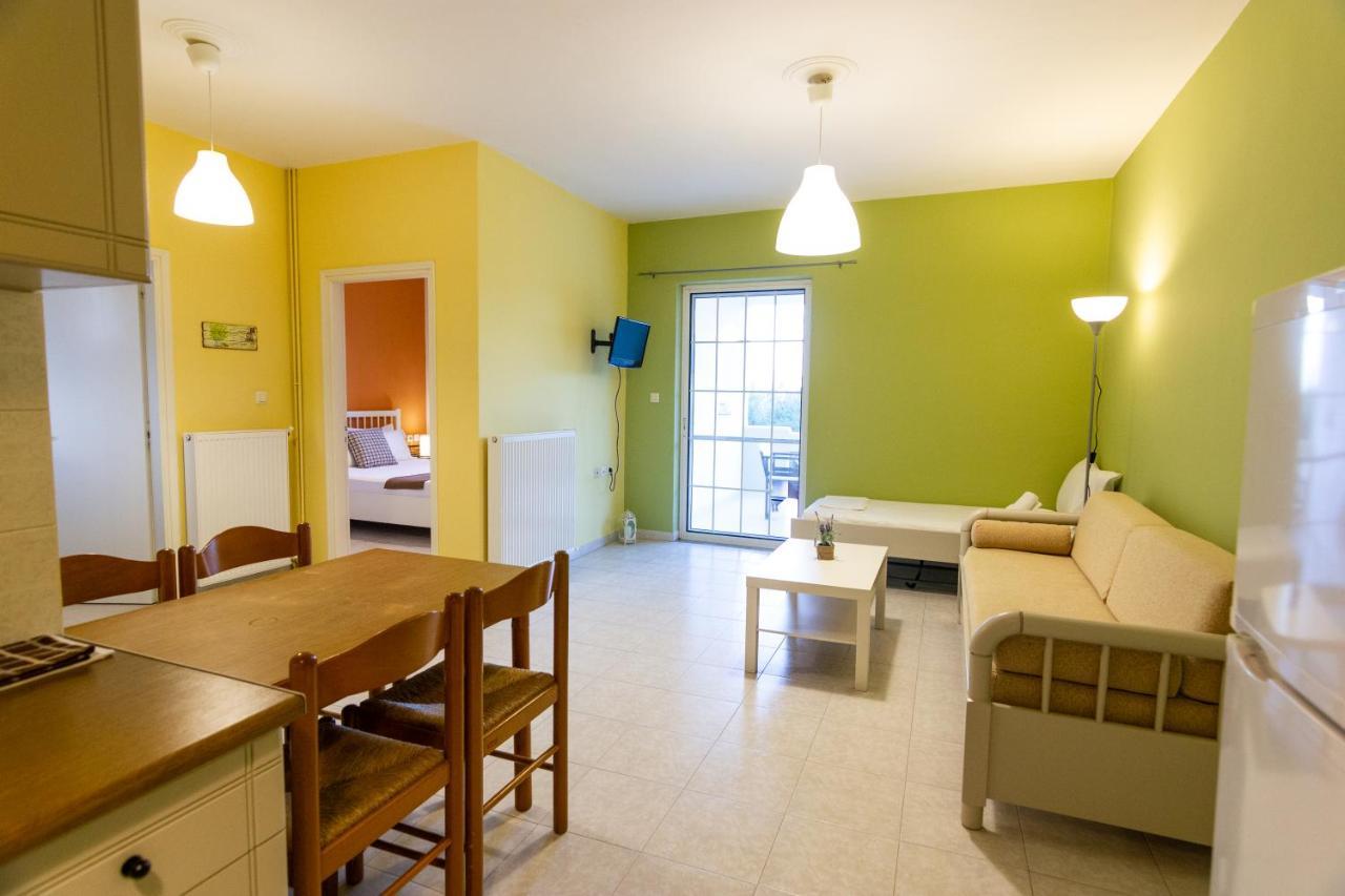 Elaionas Aparthotel Leonídion Exteriör bild