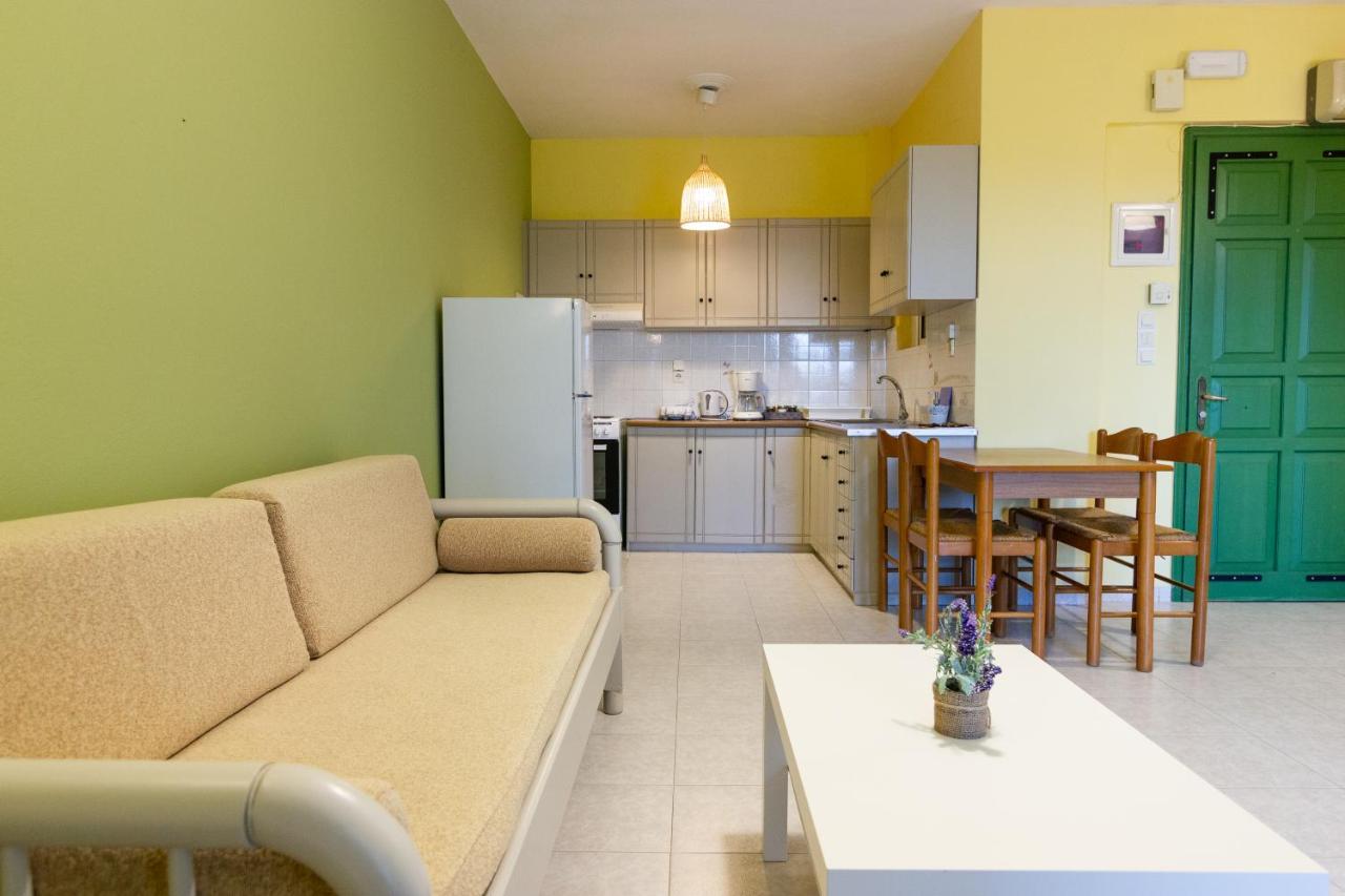 Elaionas Aparthotel Leonídion Exteriör bild