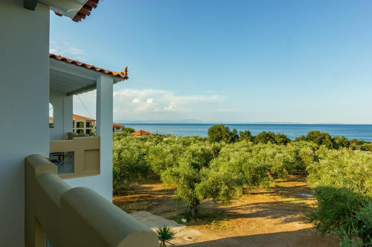 Elaionas Aparthotel Leonídion Exteriör bild